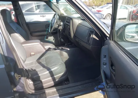 2001 Jeep Cherokee Sport z USA, uszkodzony, nr VIN 1J4FF48S01L572735